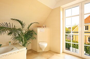 ECO System HAUS – Fenster Beispiel weiß, Innenansicht Badezimmer