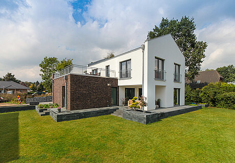 ECO System HAUS – Bauhaus Modern Classic – Gartenansicht