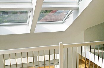 ECO System HAUS – Mehrfamilienhaus Innenansicht eines Dachfensters